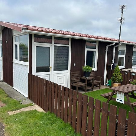 Cozy Seaside Chalet In Bridlington Exterior photo