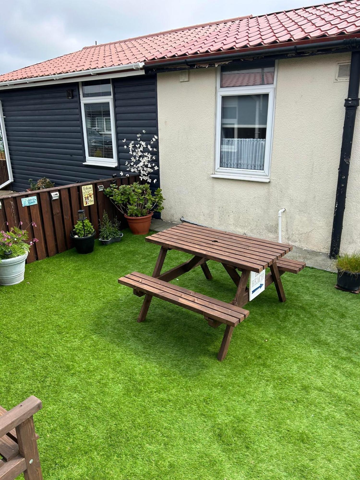 Cozy Seaside Chalet In Bridlington Exterior photo