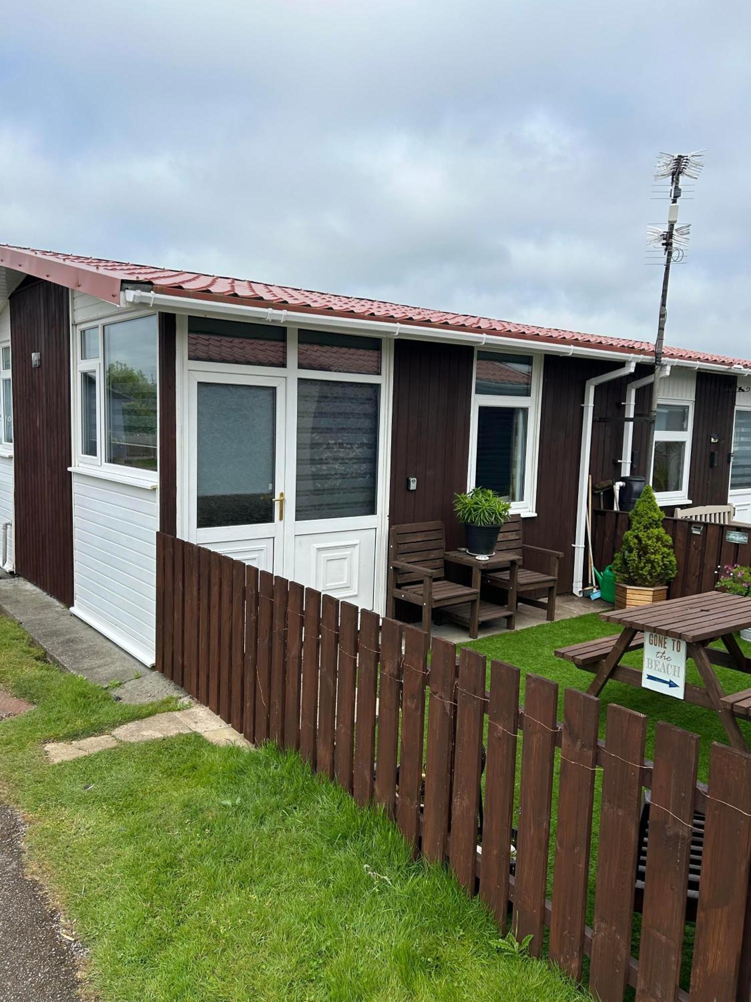 Cozy Seaside Chalet In Bridlington Exterior photo
